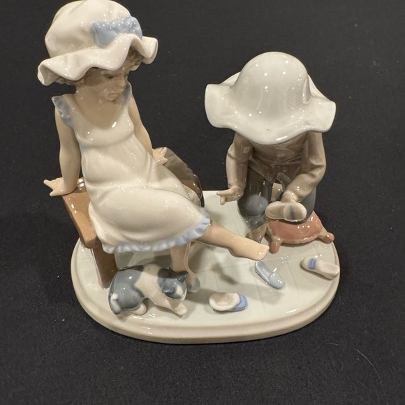 Lladro Try this one boy and girl with cat - Picture 1 of 1